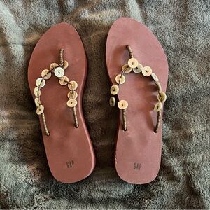 Gap maroon flip flops with button details on straps, women’s size 8, NWOT